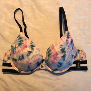 Victoria’s Secret-Pink t shirt bra